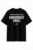 Polera FLAW Dangerously Single – Relaxed Fit color negro vista trasera