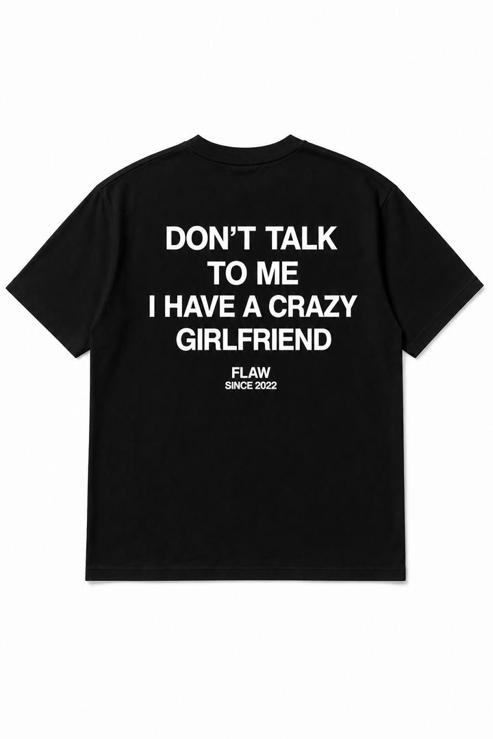 Polera FLAW Crazy Girlfriend – Relaxed Fit color negro vista trasera
