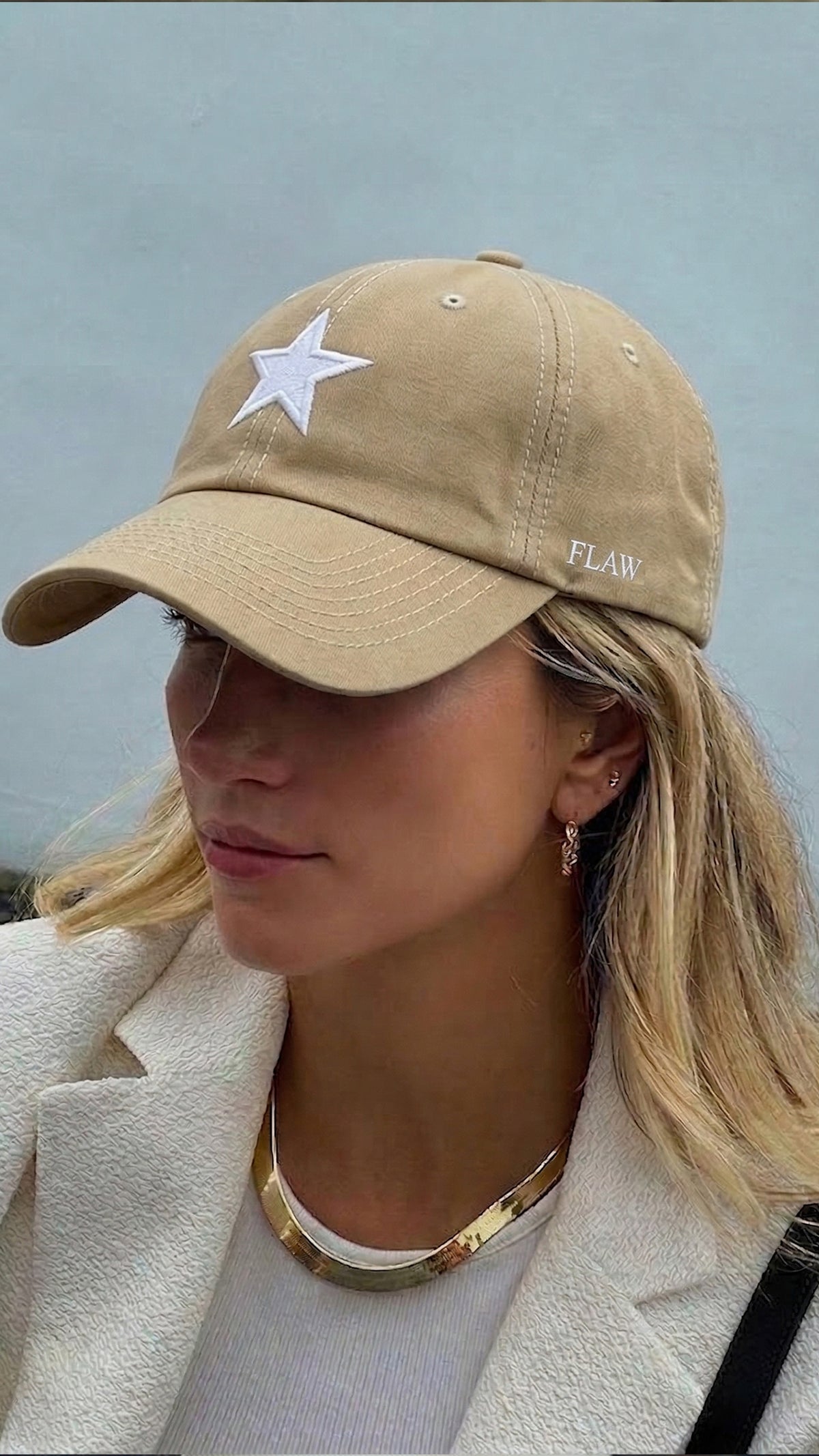 Jockey Negro FLAW Star | Gorra Trucker Premium Unisex Beige