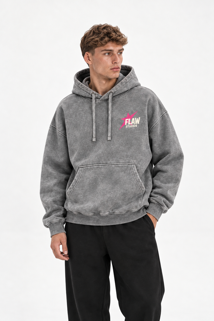 Polerón Essential Beuty Acid Wash Flaw - Gris Acid Wash - hombre en estudio - frente