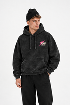 Polerón Essential Beuty Acid Wash Flaw - Negro Acid Wash - hombre en estudio - frente