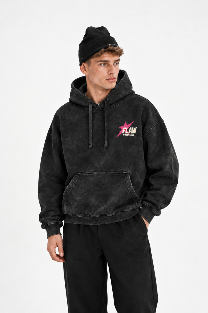 Polerón Essential Beuty Acid Wash Flaw - Negro Acid Wash - hombre en estudio - frente