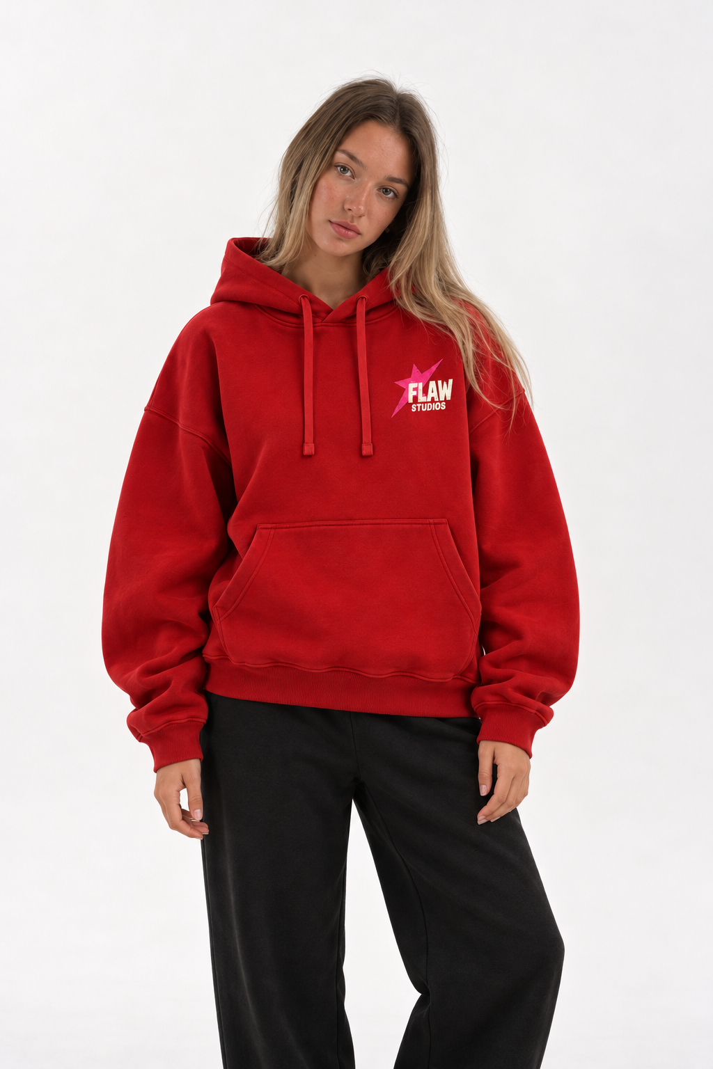 Polerón Essential Beuty Flaw - Rojo - mujer en estudio - frente