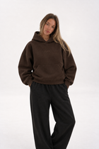 Polerón Boxy Fit Flaw 800 gramos - Cafe - mujer en estudio - frente