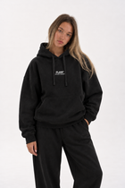 Polerón Essential Cherry Flaw - Negro - mujer en estudio - frente