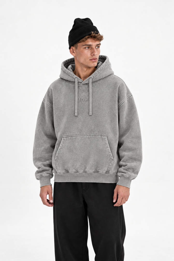 Polerón Essential Core Acid Wash Flaw - Gris - hombre en estudio - frente