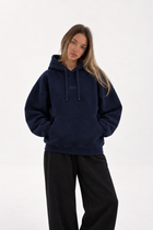 Polerón Essential Core Flaw - Azul marino - mujer en estudio - frente
