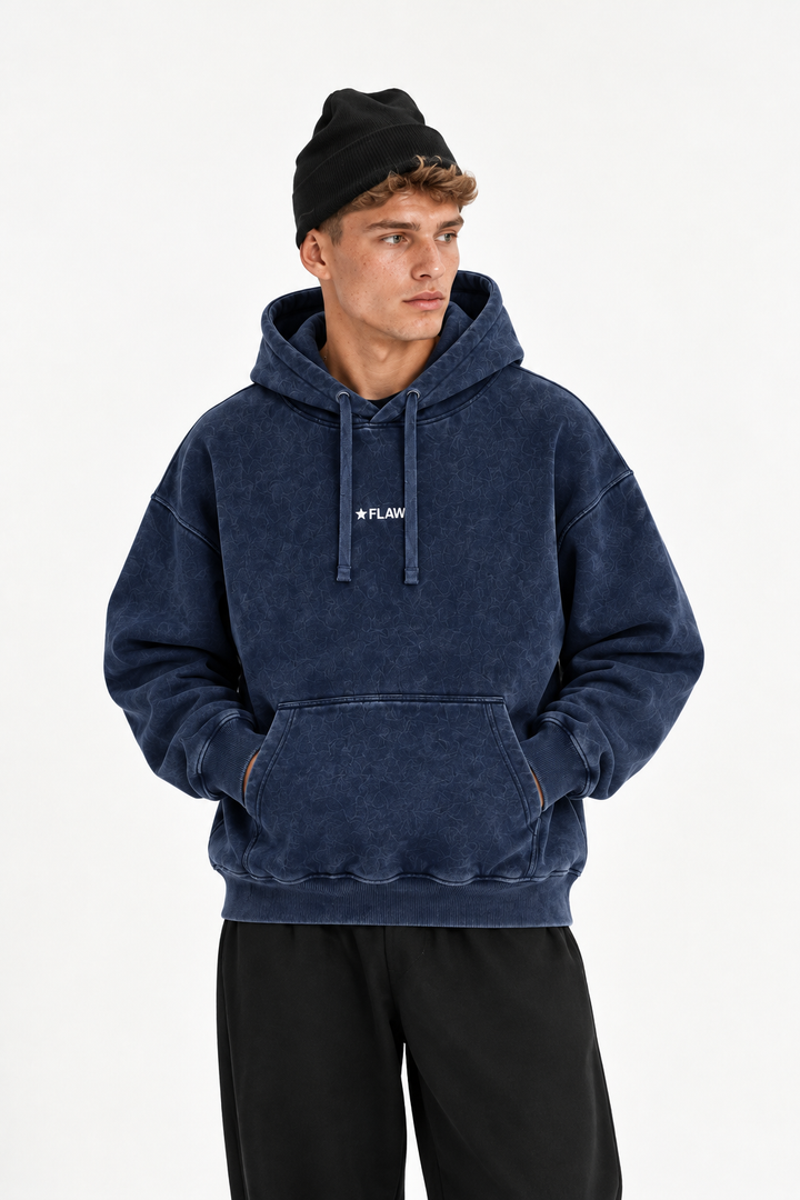 Polerón Essential Cosmic Acid Wash Flaw - Azul marino Acid Wash - hombre en estudio - frente