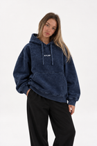 Polerón Essential Cosmic Acid Wash Flaw - Azul marino Acid Wash - mujer en estudio - frente