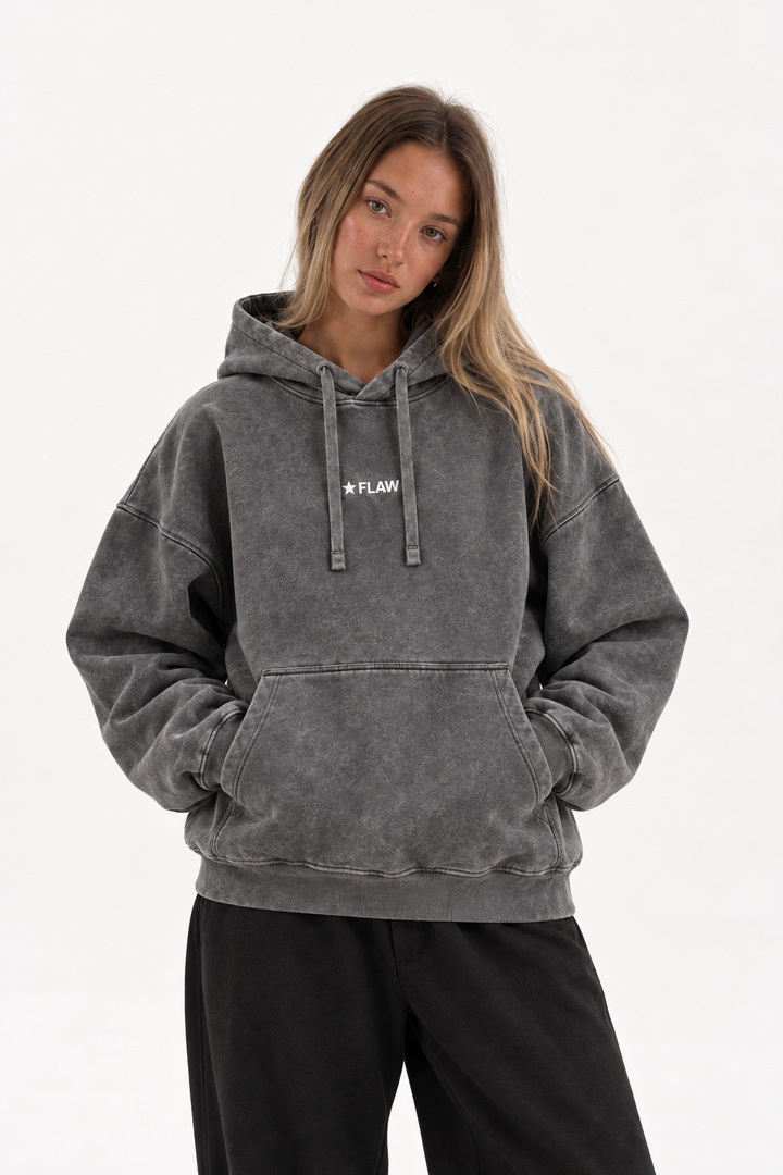 Polerón Essential Cosmic Acid Wash Flaw - Gris Acid Wash - mujer en estudio - frente