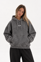 Polerón Essential Cosmic Acid 2.0 Flaw - Gris Acid Wash - mujer en estudio - frente