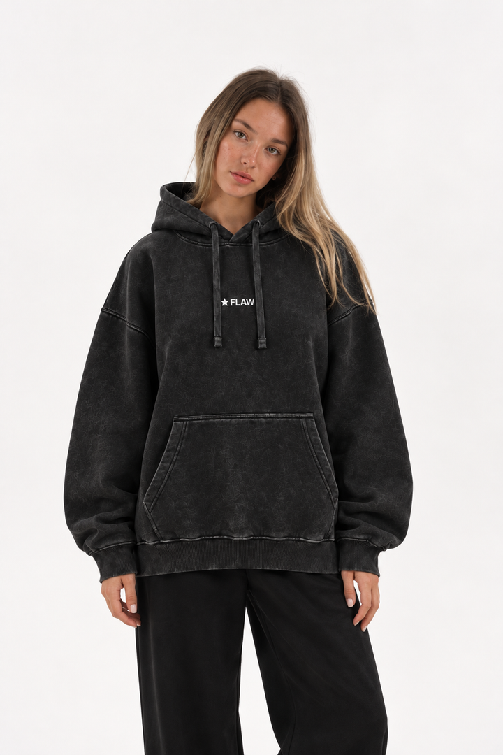 Polerón Essential Cosmic Acid 2.0 Flaw - Negro Acid Wash - mujer en estudio - frente