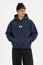 Polerón Essential Dice Acid Wash Flaw - Azul marino Acid Wash - hombre en estudio - frente