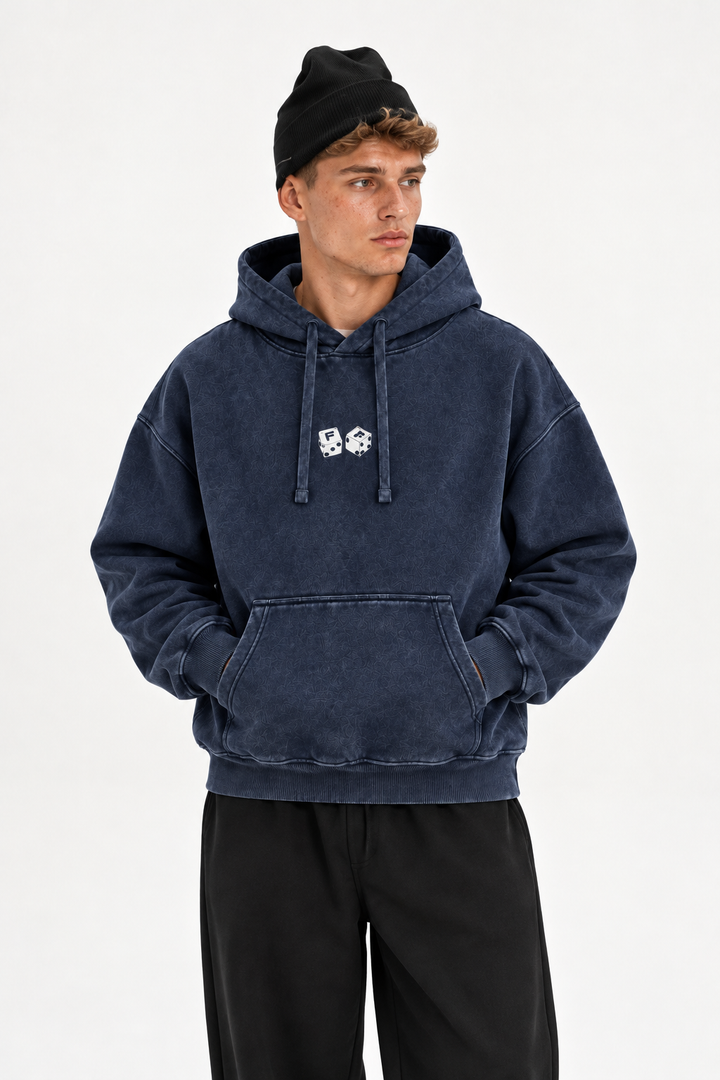 Polerón Essential Dice Acid Wash Flaw - Azul marino Acid Wash - hombre en estudio - frente