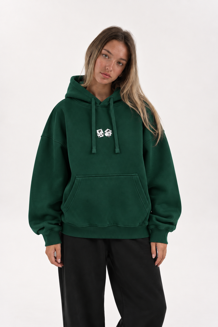 Polerón Essential Dice Flaw - Verde botella - mujer en estudio - frente