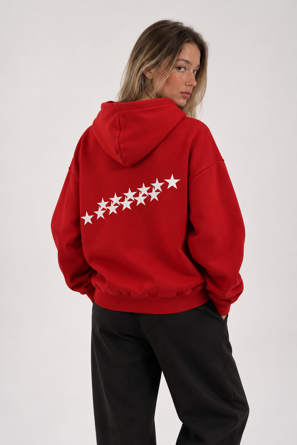 Polerón Essential Lactea Flaw - Rojo - mujer en estudio - espalda
