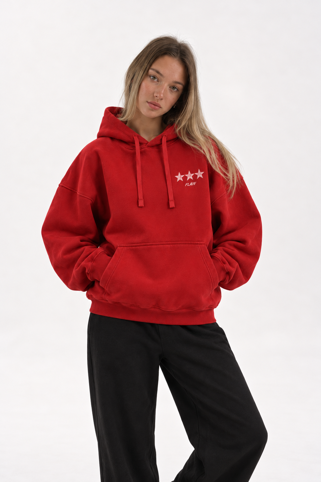 Polerón Essential Moon Flaw - Rojo - mujer en estudio - frente