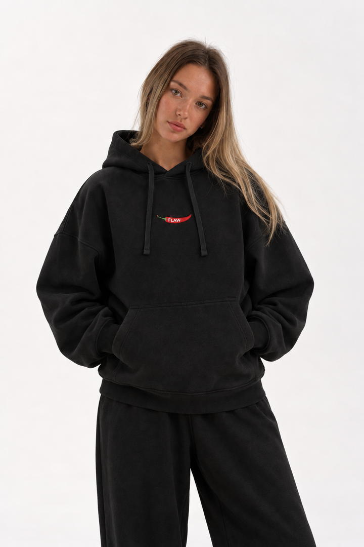Polerón Essential Pepper Club Flaw - Black - mujer en estudio - frente