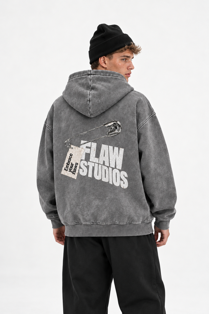 Polerón Essential Pin 2.0 Ácid Wash Flaw - Gris Acid Wash - hombre en estudio - espalda