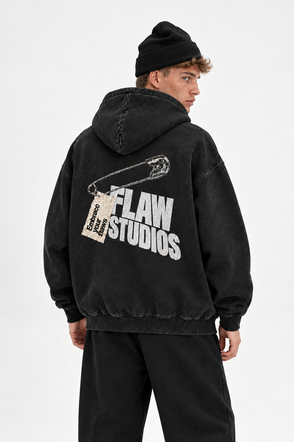 Polerón Essential Pin 2.0 Ácid Wash Flaw - Negro Acid Wash - hombre en estudio - espalda