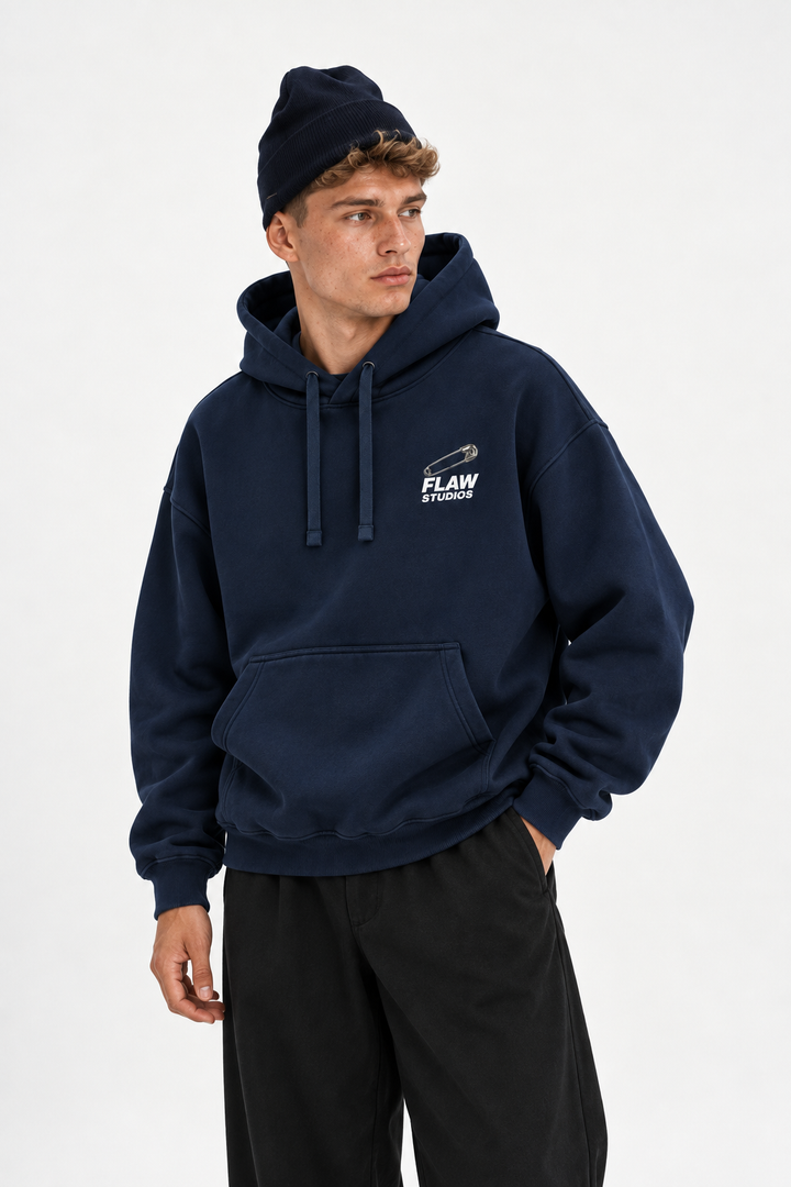 Polerón Essential Pin 2.0 Flaw - Azul marino - hombre en estudio - frente