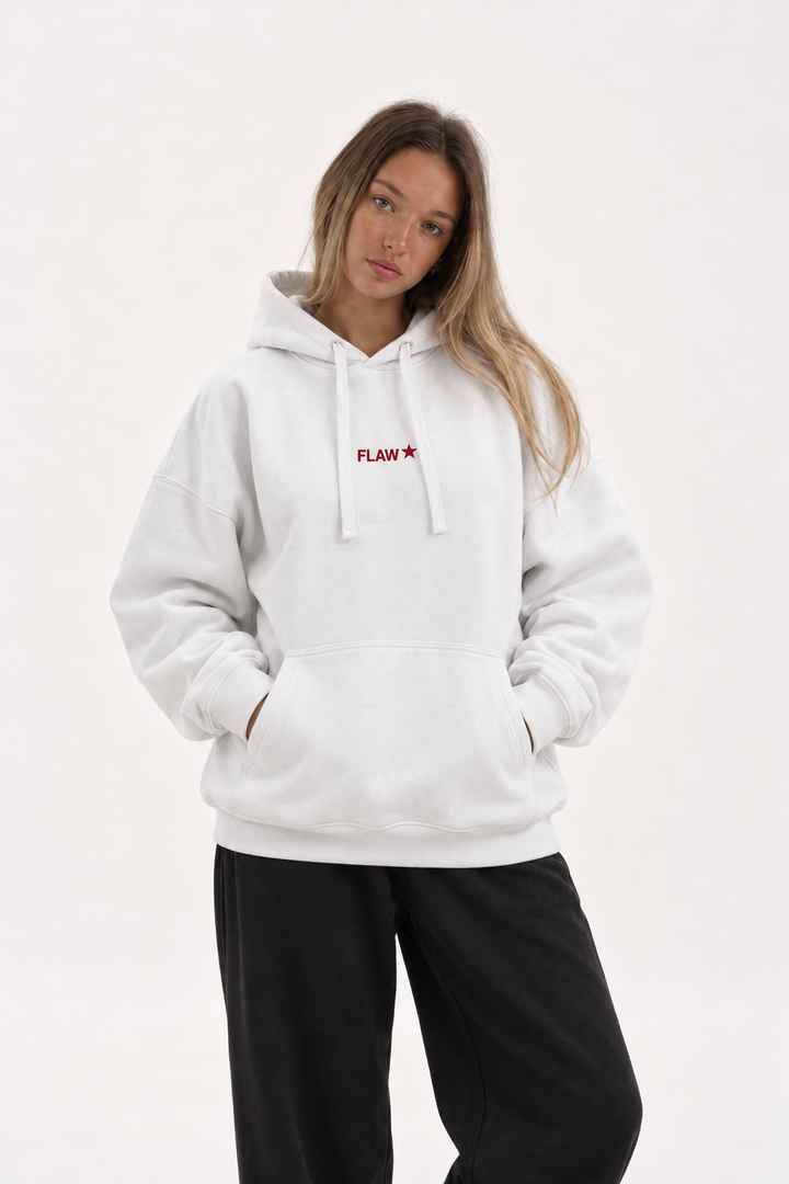 Polerón Essential Star Flaw - Blanco - mujer en estudio - frente