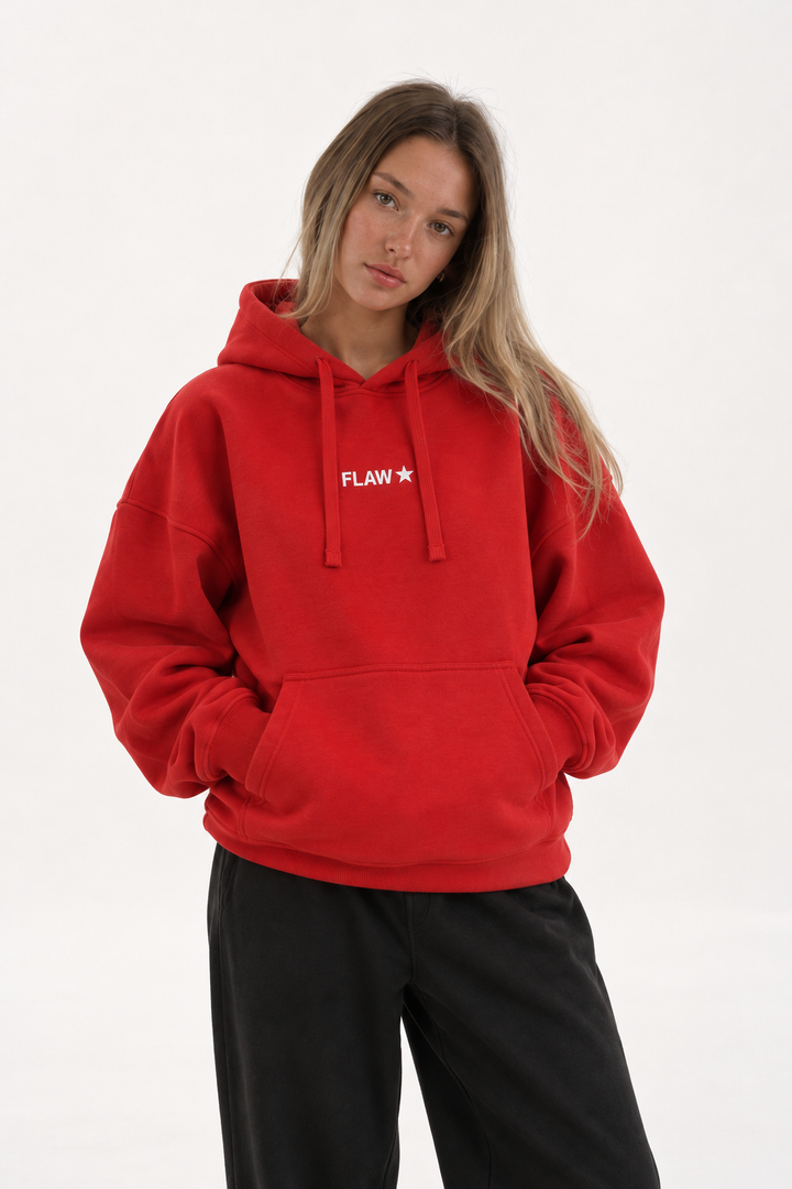 Polerón Essential Star Flaw - Rojo - mujer en estudio - frente