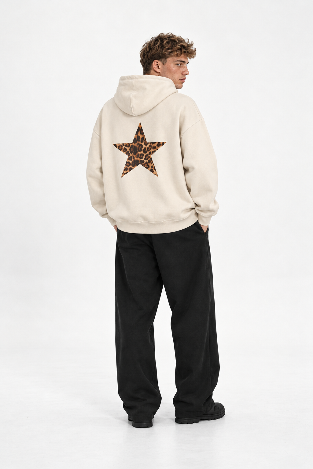 Polerón Essential Stargirl Flaw - Crudo - hombre en estudio - espalda