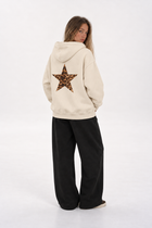 Polerón Essential Stargirl Flaw - Crudo - mujer en estudio - espalda