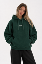 Polerón Essential Flaw - Verde Botella - mujer en estudio - frente