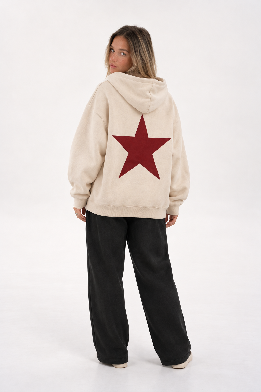 Polerón Essential Twins Flaw - Crudo - mujer en estudio - espalda