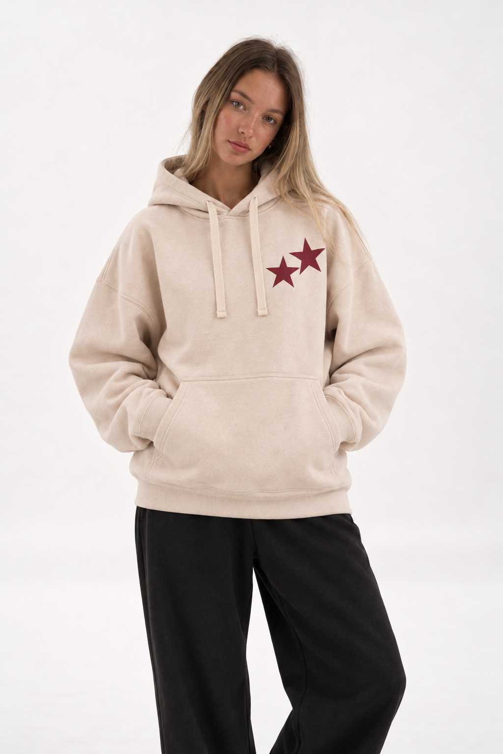 Polerón Essential Twins Flaw - Crudo - mujer en estudio - frente