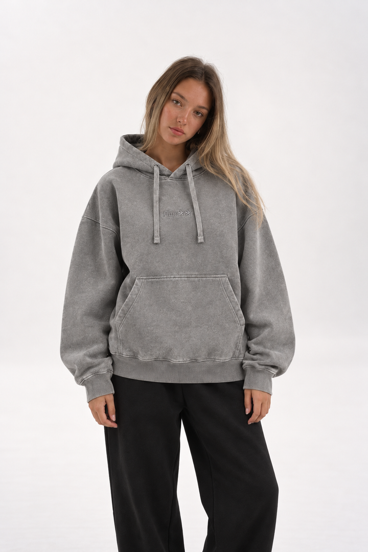 Polerón Essential Two Acid Flaw - Gris Acid Wash - mujer en estudio - frente