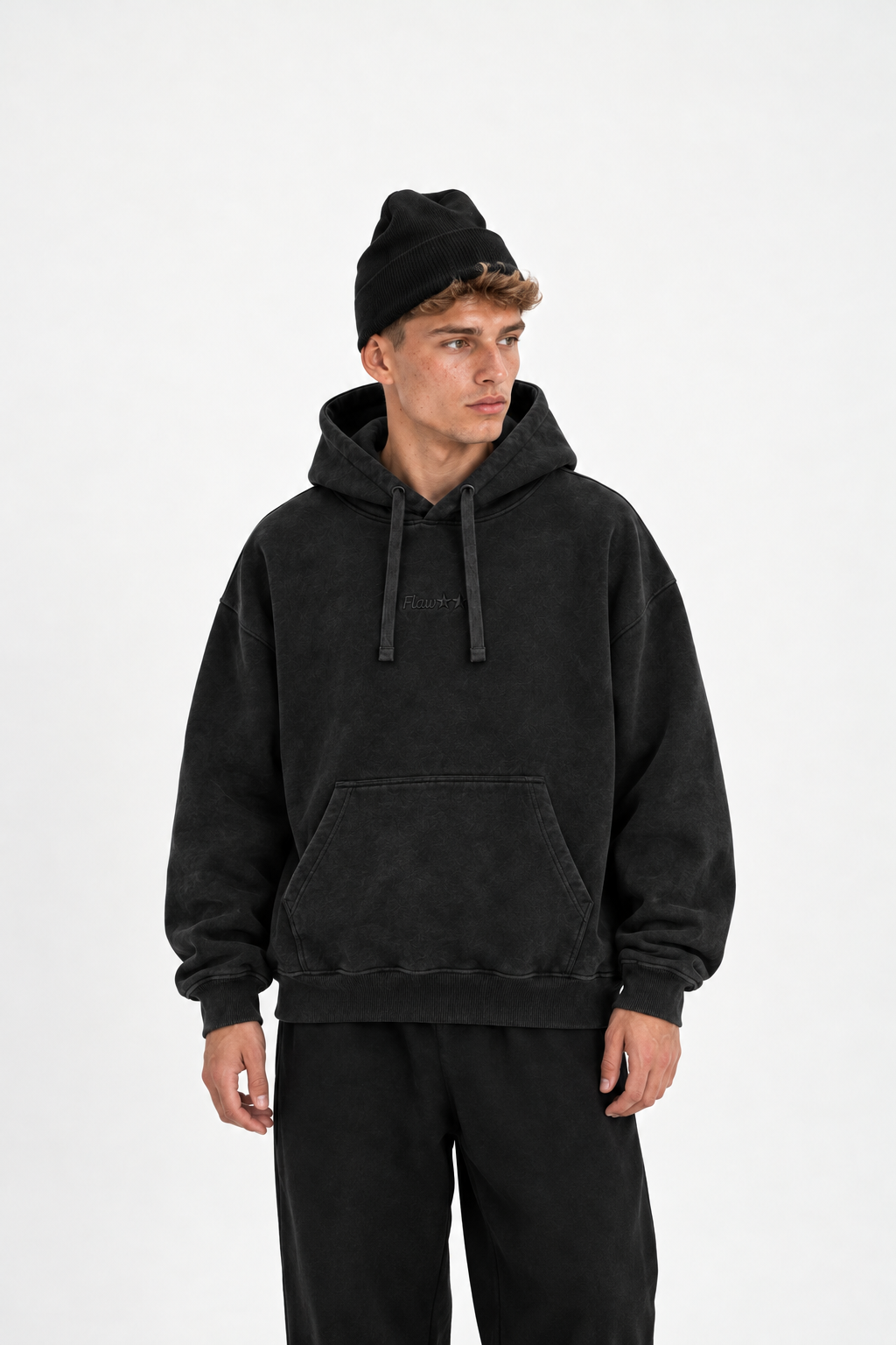Polerón Essential Two Acid Flaw - Negro Acid Wash - hombre en estudio - frente