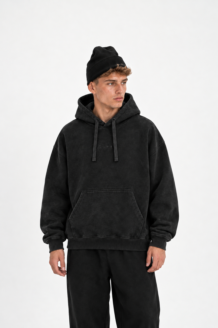 Polerón Essential Two Acid Flaw - Negro Acid Wash - hombre en estudio - frente