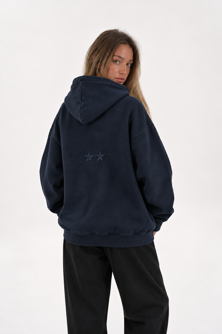 Polerón Essential Two Flaw - Azul marino - mujer en estudio - espalda