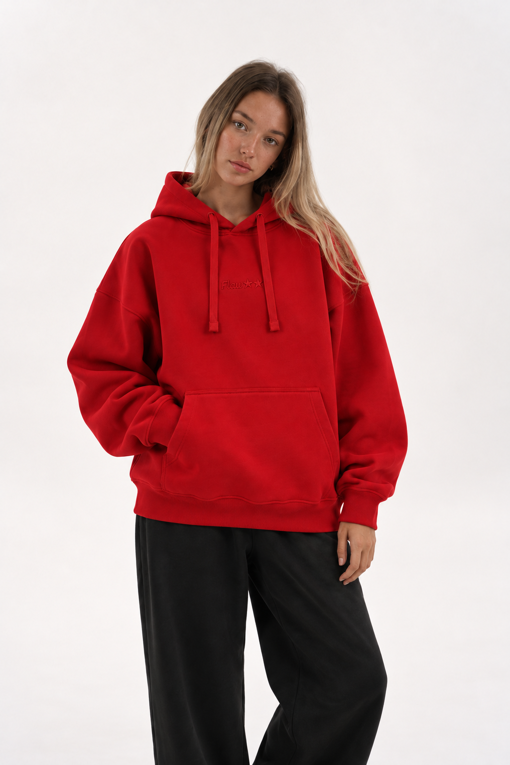 Polerón Essential Two Flaw - Rojo - mujer en estudio - frente