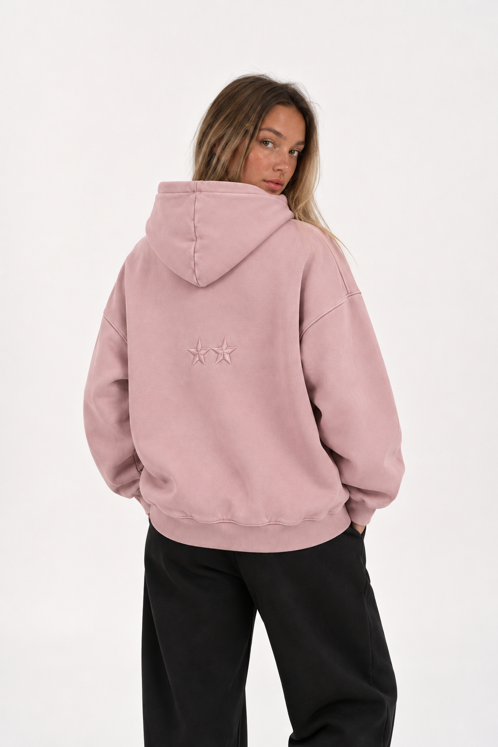 Polerón Essential Two Flaw - Rosa palo - mujer en estudio - espalda
