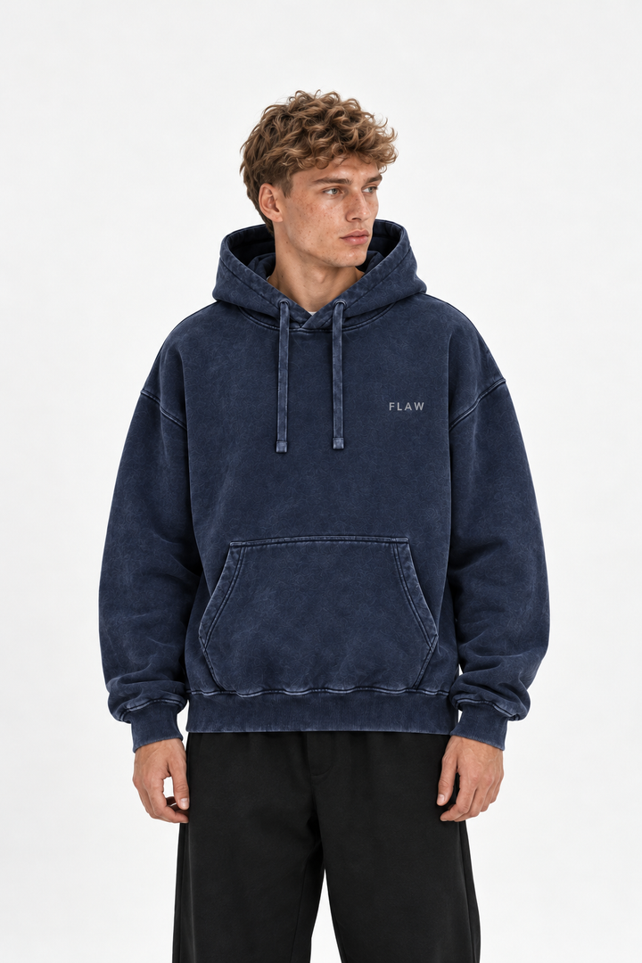 Polerón Essential Vía Acid Flaw - Azul marino Acid Wash - hombre en estudio - frente