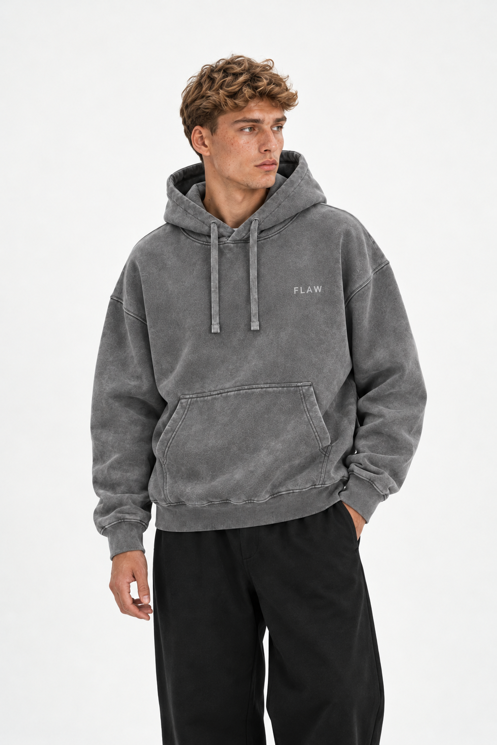 Polerón Essential Vía Acid Flaw - Gris Acid Wash - hombre en estudio - frente