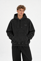 Polerón Essential Vía Acid Flaw - Negro Acid Wash - hombre en estudio - frente