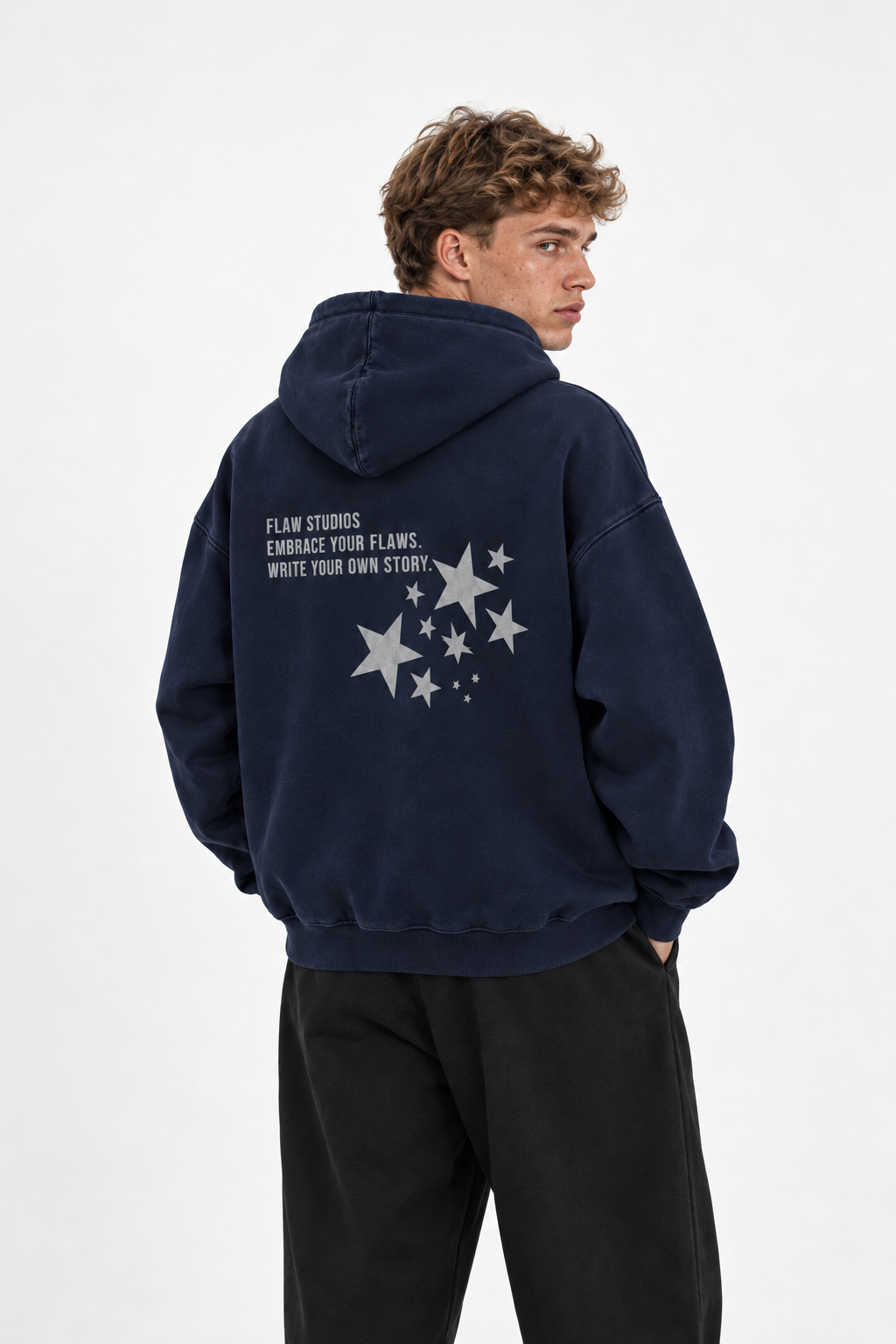 Polerón Essential Vía Flaw - Azul marino - hombre en estudio - espalda