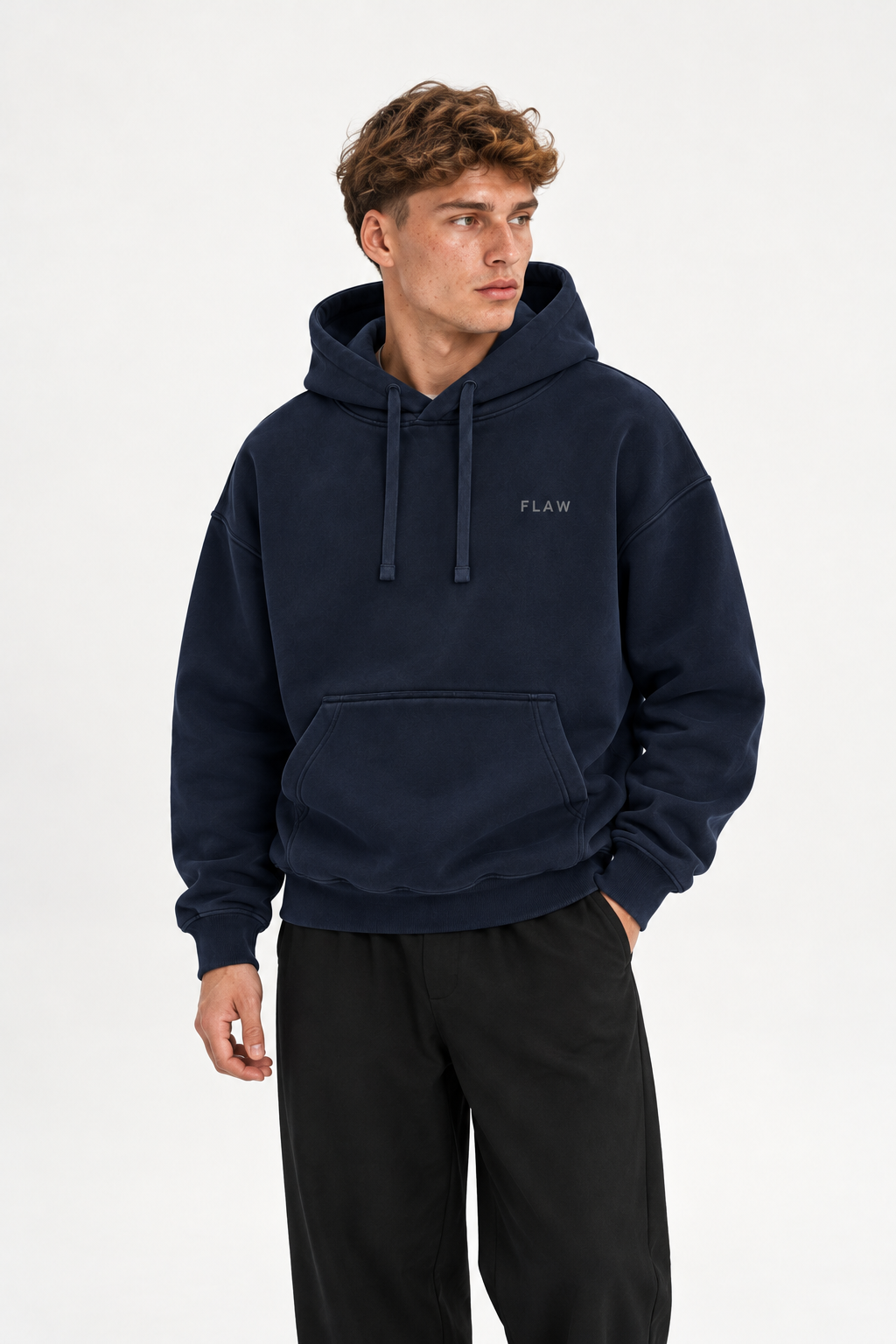 Polerón Essential Vía Flaw - Azul marino - hombre en estudio - frente