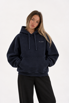Polerón Essential Vía Flaw - Azul marino - mujer en estudio - frente