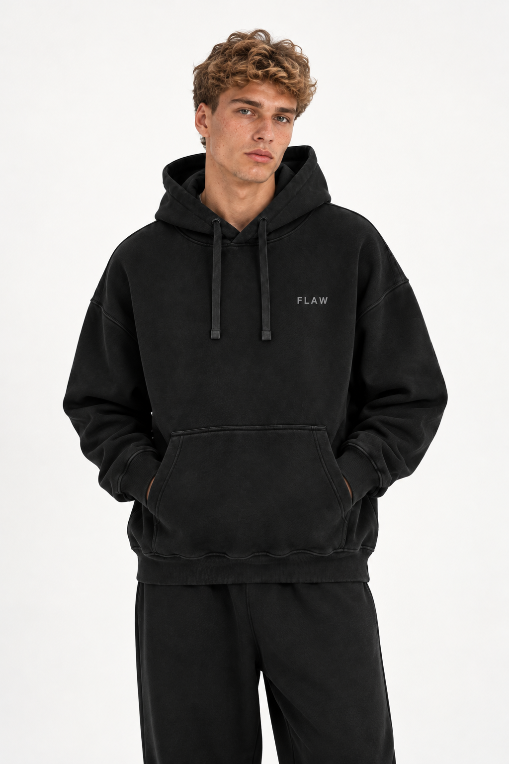 Polerón Essential Vía Flaw - Negro - hombre en estudio - frente