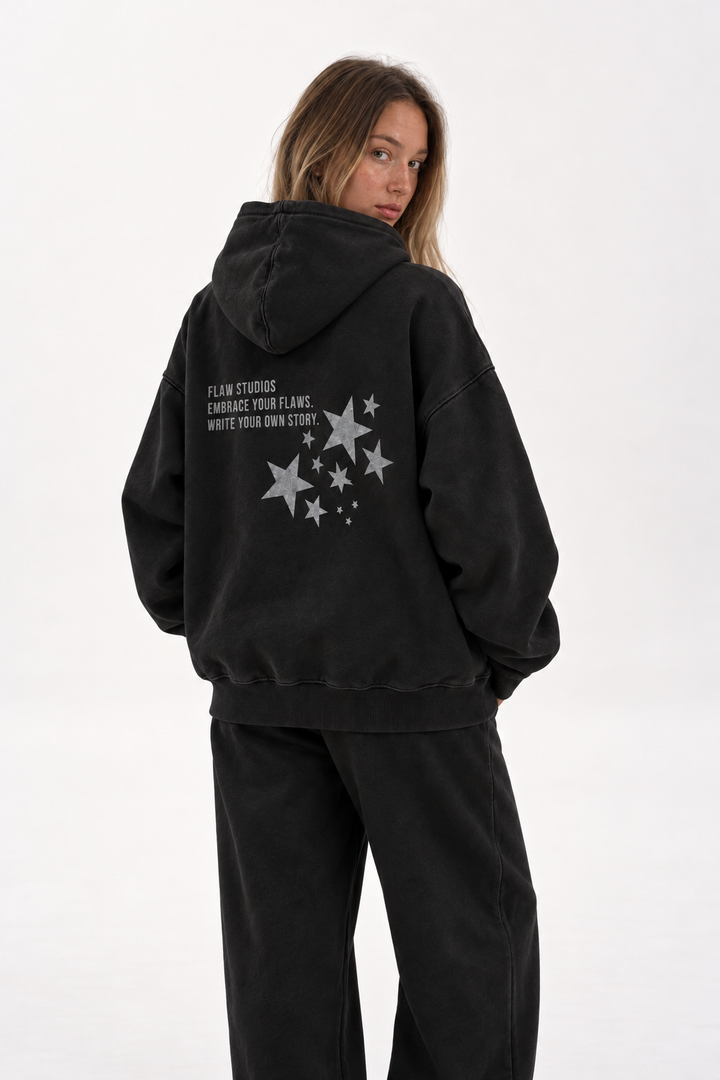 Polerón Essential Vía Flaw - Negro - mujer en estudio - espalda
