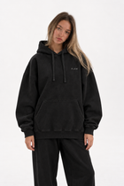 Polerón Essential Vía Flaw - Negro - mujer en estudio - frente