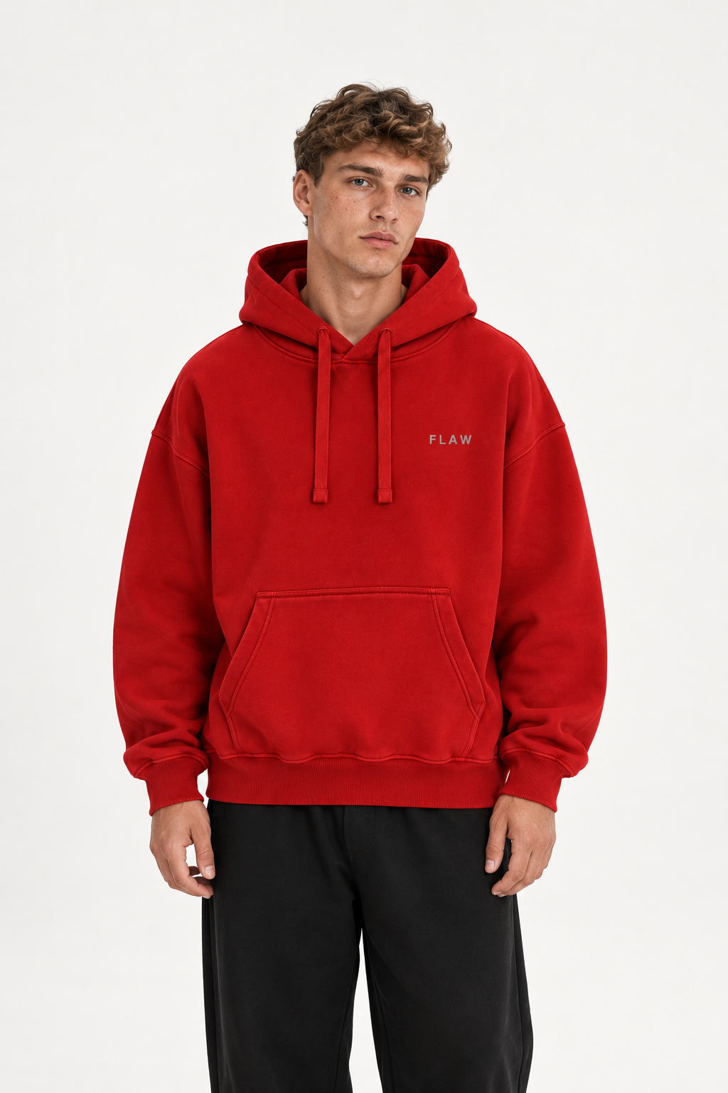 Polerón Essential Vía Flaw - Rojo - hombre en estudio - frente