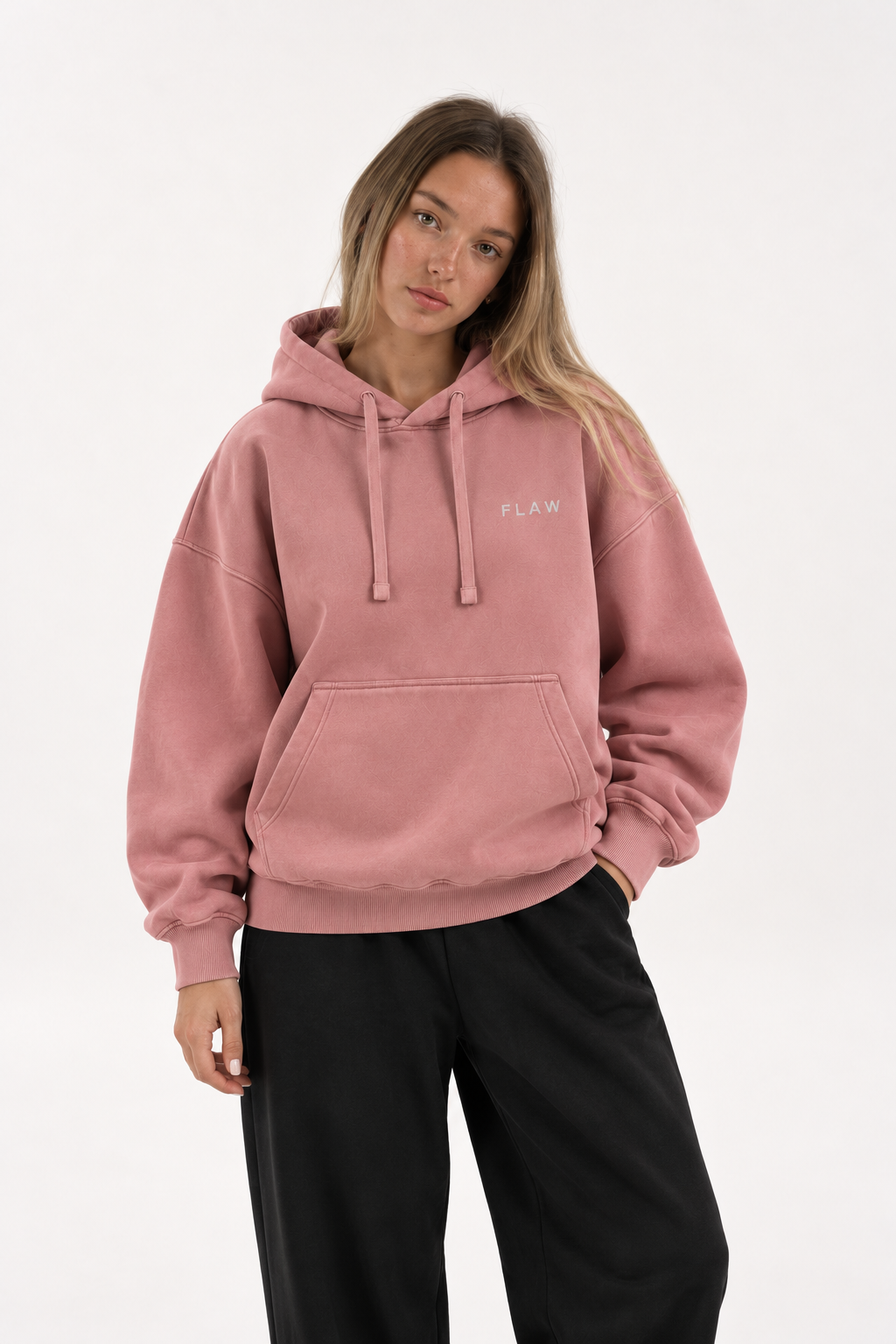 Polerón Essential Vía Flaw - Rosa palo - mujer en estudio - frente