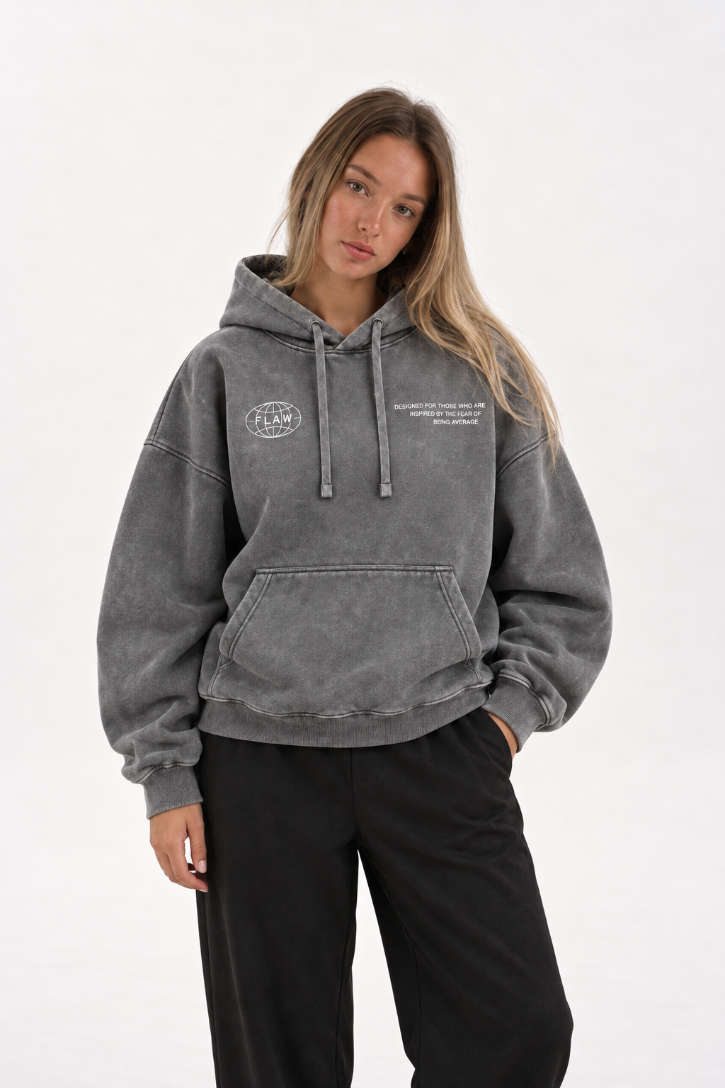 Polerón Essential World Acid Wash Flaw - Gris Acid Wash - mujer en estudio - frente